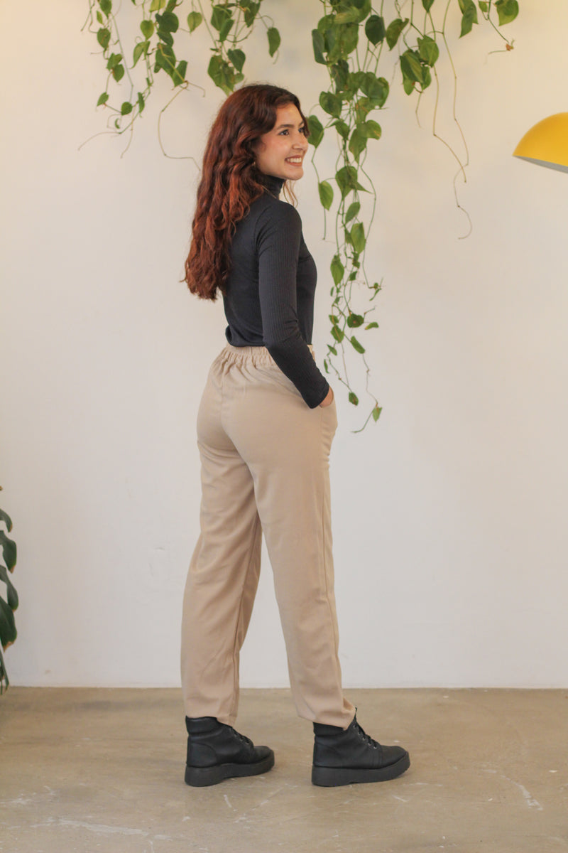 Calça de Alfaiataria Dellas - Elegância com Corte Italiano